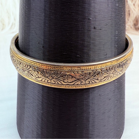 Bohemian chic aged lightweight etched bangle bracelet - Picture 3 of 5